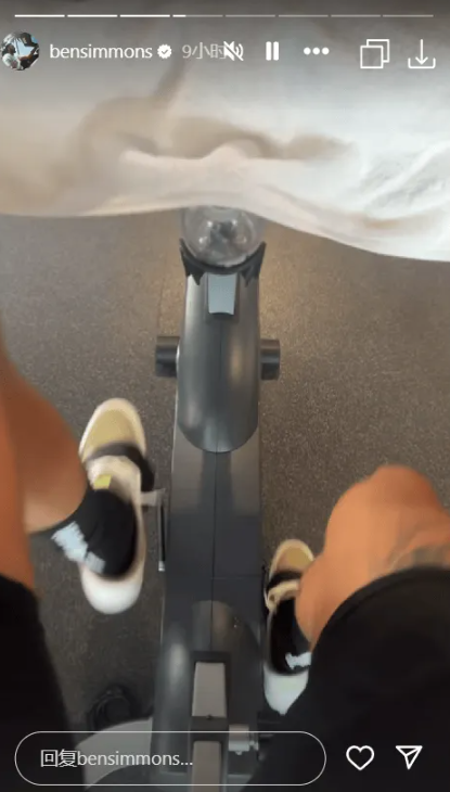 本-西蒙斯展示骑单车训练照片彰显健康生活态度