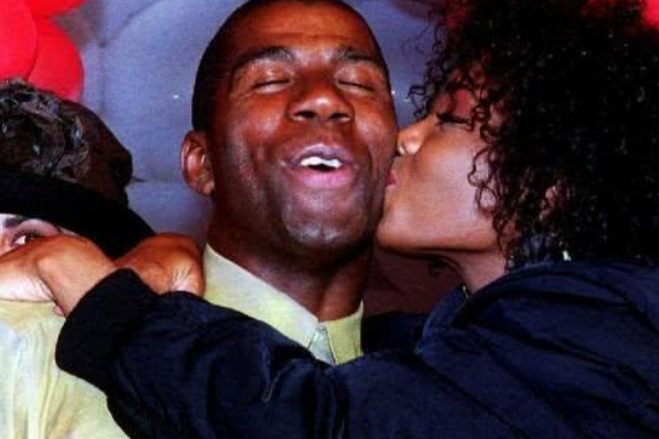 约翰逊艾滋病是怎么得的？