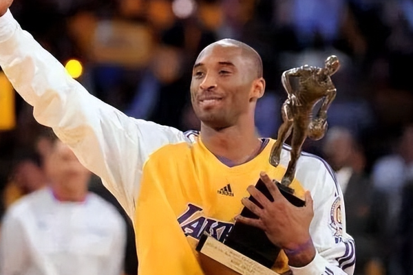 科比获得MVP是哪一年？