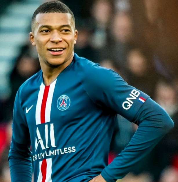 登贝莱称赞姆巴佩是法国足球史上最伟大的球员之一