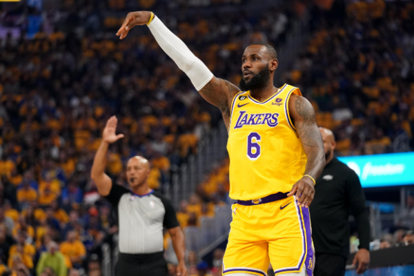 湖人主帅哈姆相信詹姆斯有望战胜困境