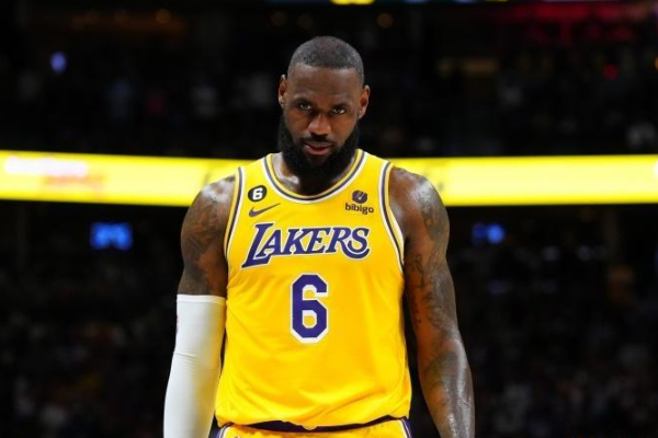 湖人遭遇掘金猛攻以12分落后