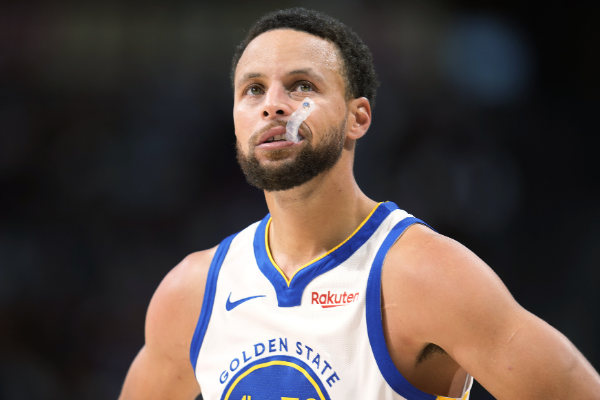 如何评价库里的职业生涯？