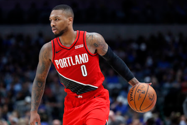 利拉德的球衣号码是几号？