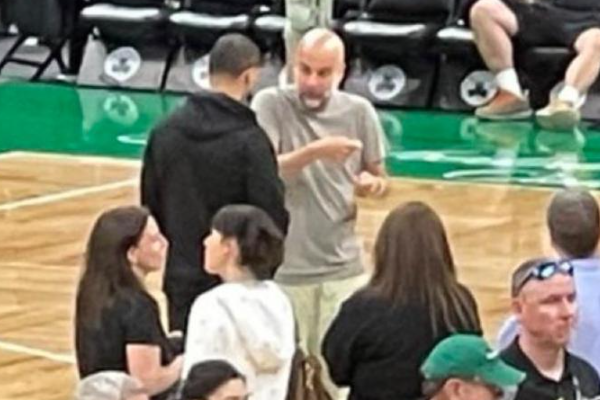 瓜迪奥拉现身凯尔特人主场与马祖拉交流夺冠经验