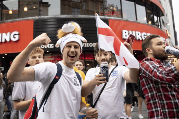 德国警方警告英格兰球迷：欧洲杯上唱侮辱性歌曲将受惩罚