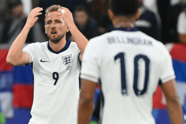 英格兰队在欧洲杯C组首战中:凯恩前45分钟表现平平